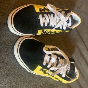 VANS - size 7 - Charlie Brown edition